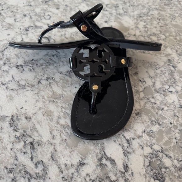 TORY BURCH MILLER SANDALS PATENT BLACK - Picture 2 of 4
